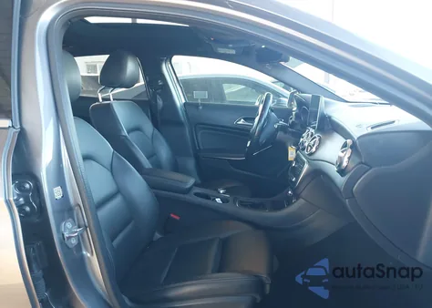 2020 Mercedes-Benz Gla 250 z USA, uszkodzony, nr VIN WDCTG4EB1LJ672877